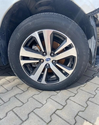 Subaru Outback cena 24000 przebieg: 111000, rok produkcji 2018 z Kłobuck małe 191